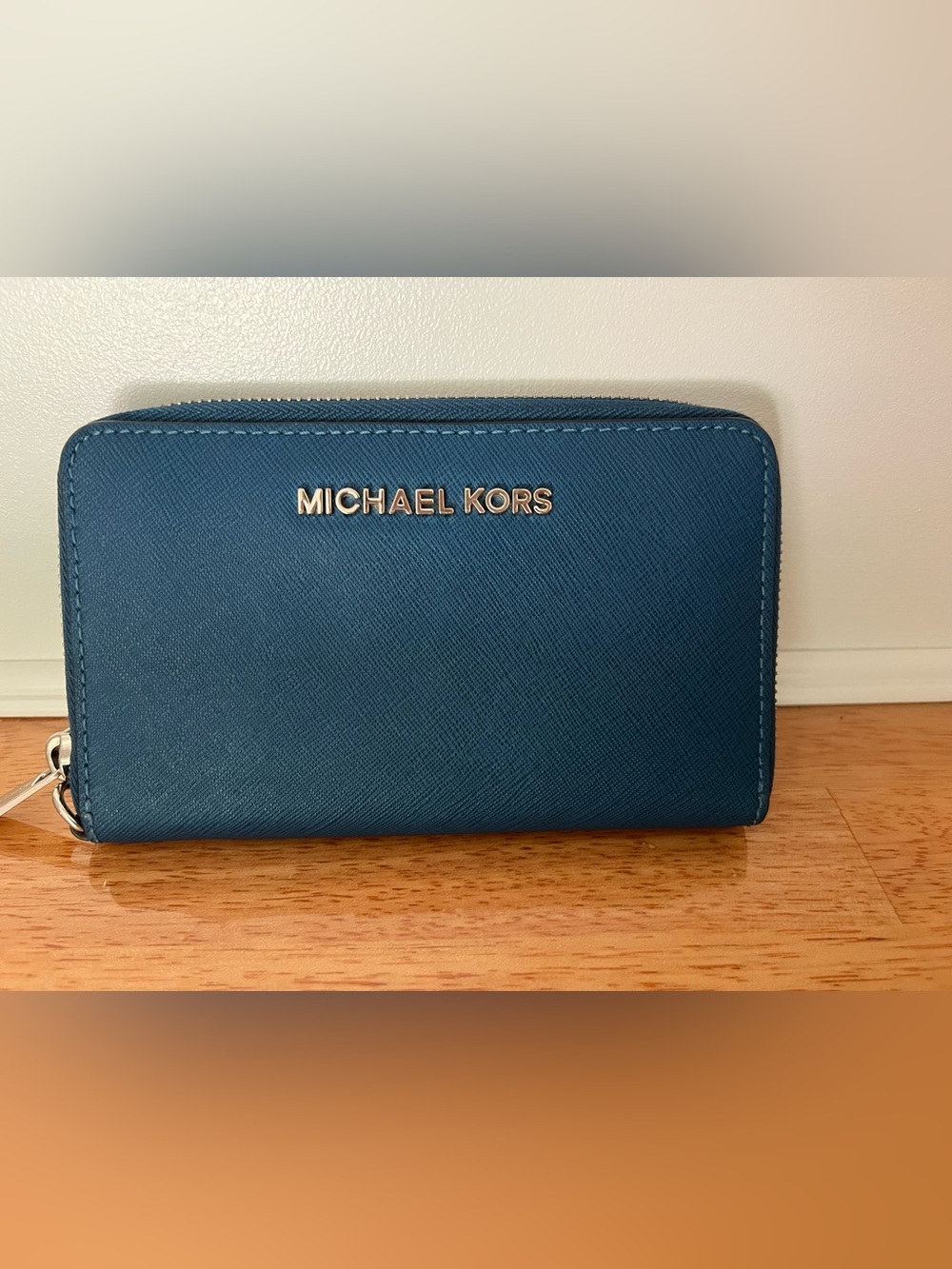 Michael Kors Jet Set Women’s Wallet in a turquoise or teal saffiano leather